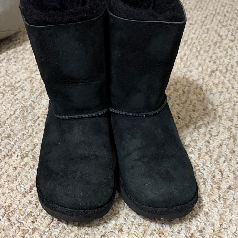 UGG Black Winter Boots with Shearling Lining - Picture 4 of 5